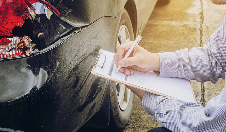 Водителя перевернула машина, полицию не ждать