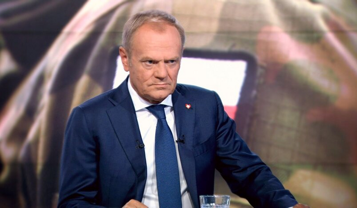 Туск заявив про депортацію біженців та українців