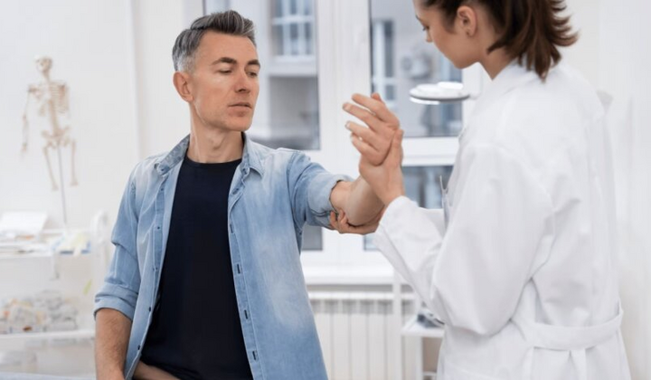 Зображення чоловіка на інвалідному візку