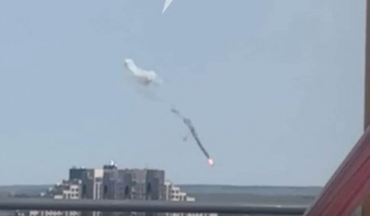 Рой дронов атакует завод шахедов