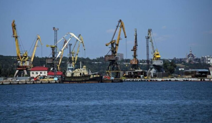 Запечатлення загружених зерном суден у порту Маріуполя