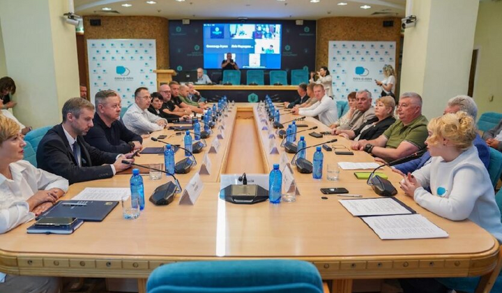 Відновлення шкіл та будинків в громадах
