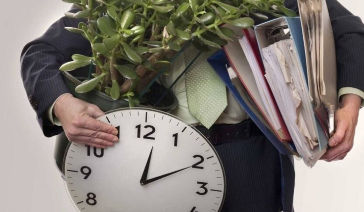 Украина военное положение увольнение сотрудники