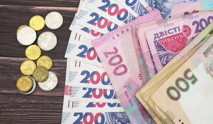 Поділ пенсійних надбавок: чому одні отримують, а інші чекають