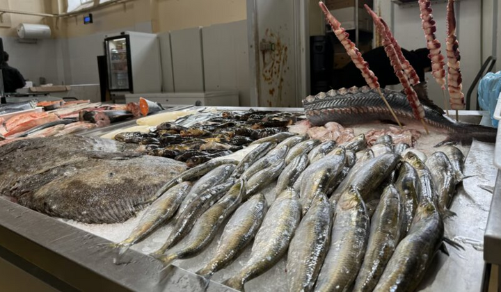 Фото риби на тарілці