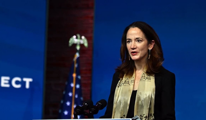 Фото спікерки у студії