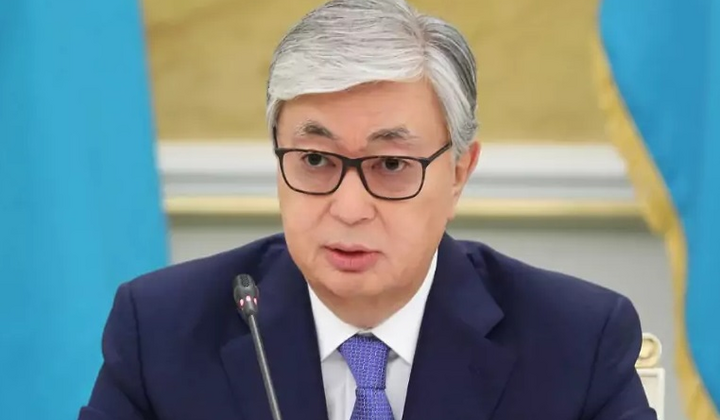 Прапори Казахстану та Росії вкрай сперечаються