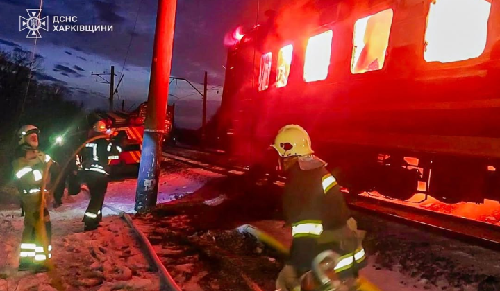 Пасажирський поїзд на Харківщині
