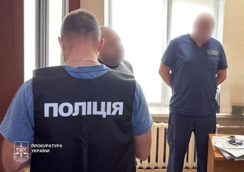 Медицинский персонал в больнице, взимающий взятки