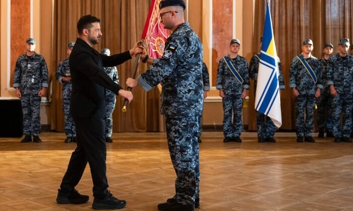 Логотип Военно-морской академии и новый бригад