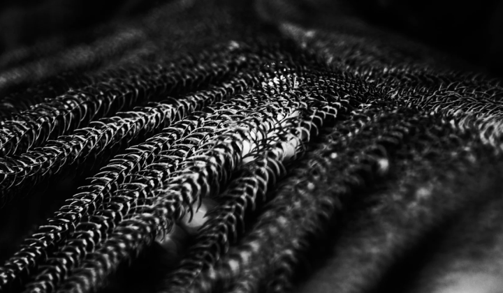 Nanoparticles for neutralizing nerve-paralyzing substances in clothing