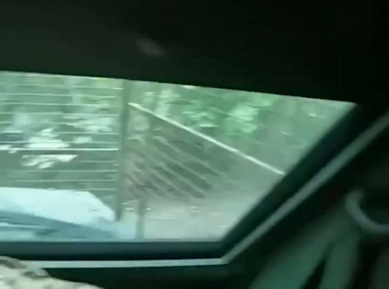 Пограничники спасают раненого бойца