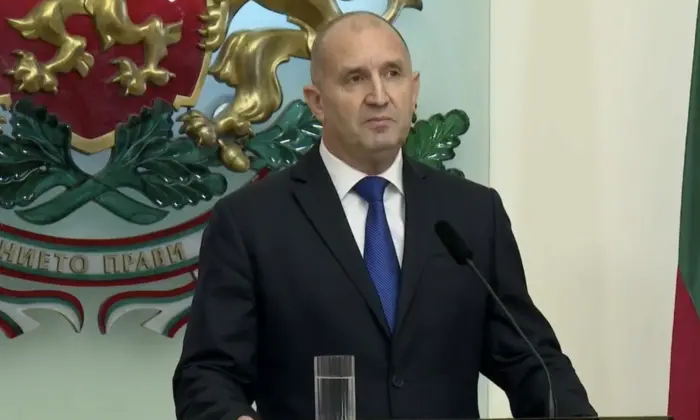 Президент Болгарії подає відставку