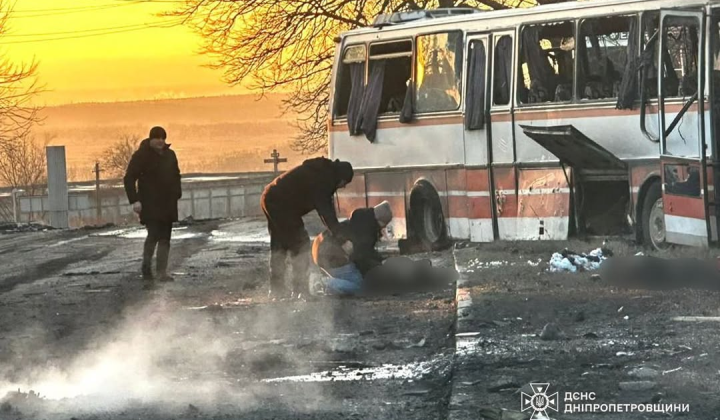 Атака російського дрона на автобус