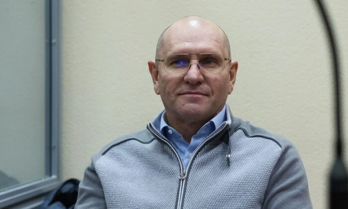 На автомобиле и фирме родственника
