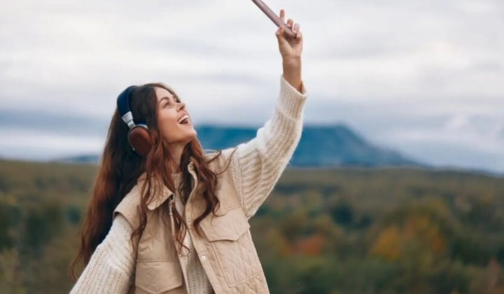 Kyivstar logo against a starry background