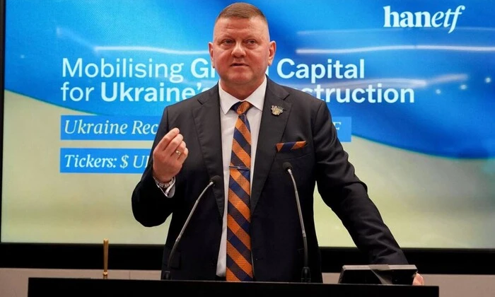 Валерій Залужний на фоні технологій