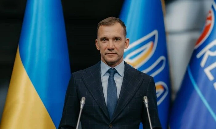 Шевченко и игроки обсуждают поражение
