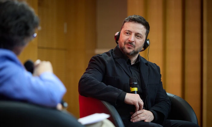 Zelensky with French students in Paris