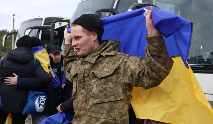 Second day of prisoner exchange: 300 return to Ukraine