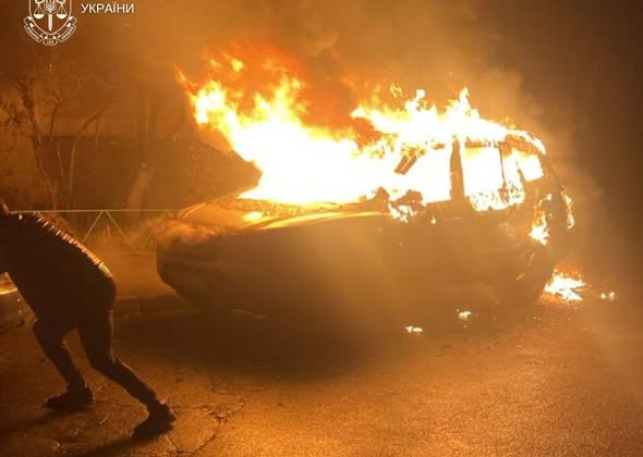 Автомобиль бывшей жены, подожженный киячем