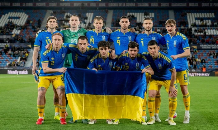 Сборная Украины играет с Польшей: Ребров новая форма