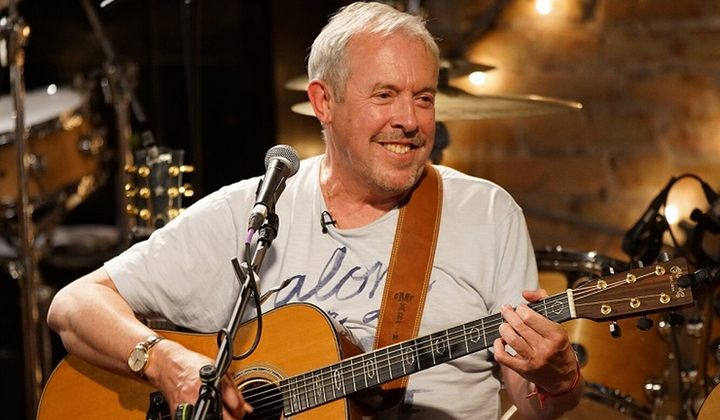 Портрет Путіна з критичним виразом