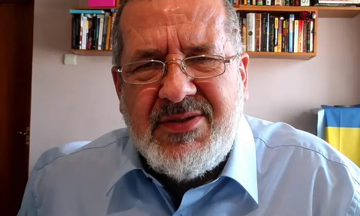 Russians, leave Crimea immediately!