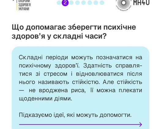 Дівчина, яка робить йогу вдома
