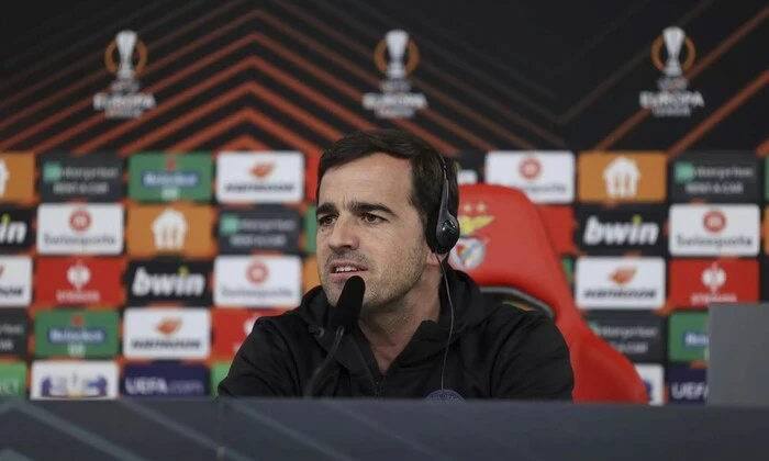 New coach of FC Bayer