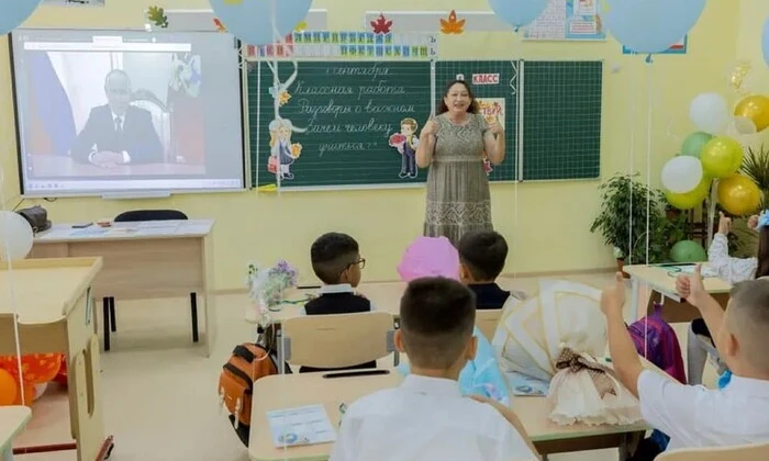 Окупанти вводять у школах Луганщини уроки «російських цінностей» для дітей