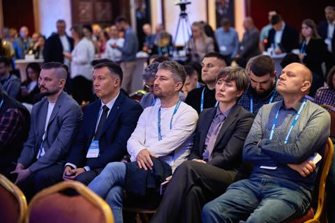 Подіум на конференції 'Код економіки'