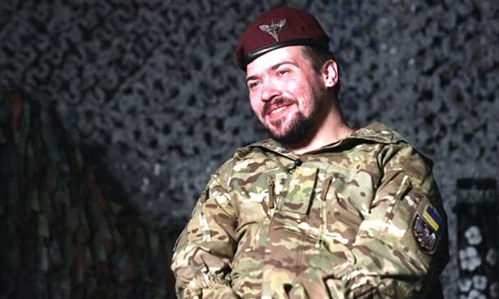 Украинский военный подписывает новый контракт