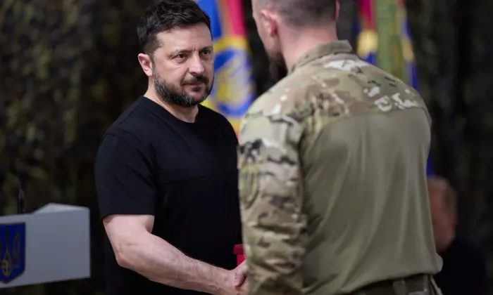 Zelensky presents awards to fighters