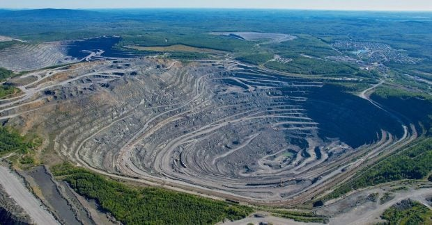 Колишній вугільний кар'єр в Ас-Понтес