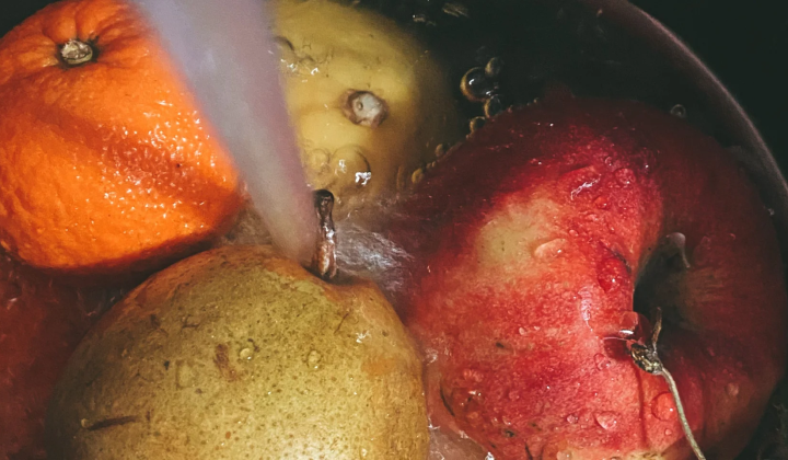 Pesticide removal tool for fruits