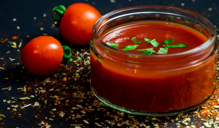 Tomato paste rich in lycopene