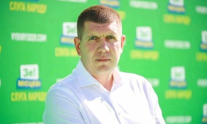 Image of MP Hunko and money