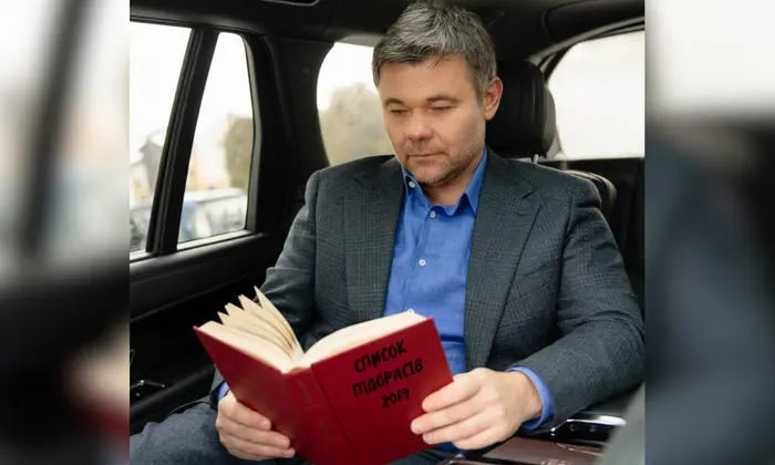 Блокнот на столе со списком