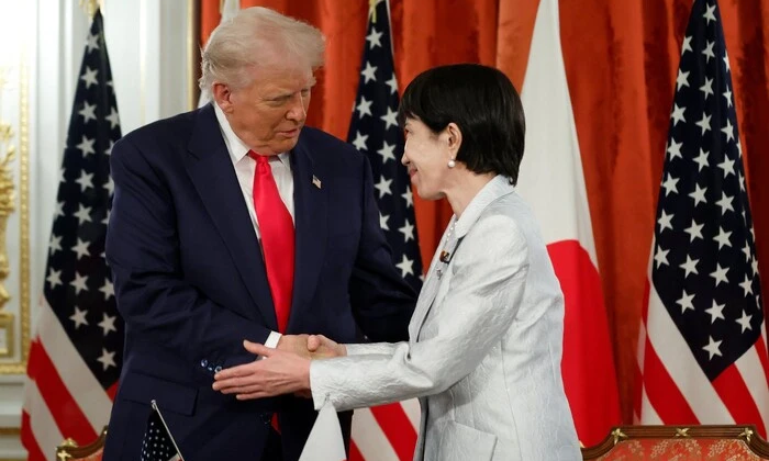 Трамп посміхнувся на зустрічі з Японією