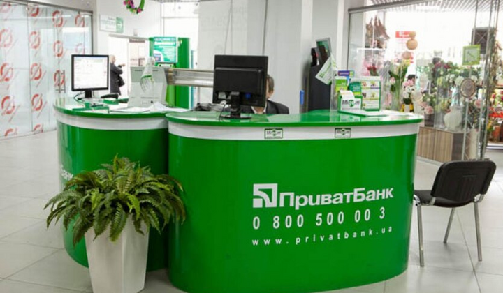 Зображення двох рук, які обмінюють гроші