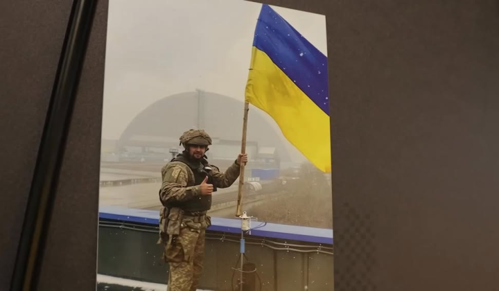 Министр Клименко награждает ликвидаторов аварии