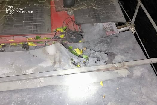 В Донецкой области после обстрелов вспыхнули пожары, тушение приостановлено из-за ударов вражеских дронов