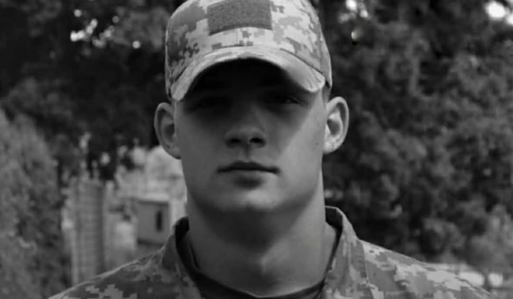 Farewell to the hero at the Hill of Glory