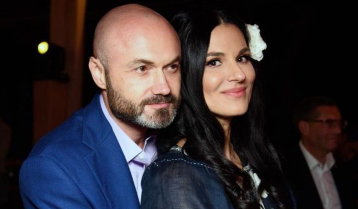 Masha Yefrosinina dances with her military husband after his award