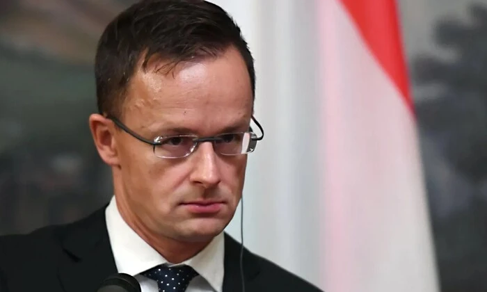 Угорщина звинувачує Україну у скасуванні зустрічі: Київ відповів іронічно