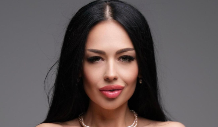 Жанна Лтавська виступає на сцені
