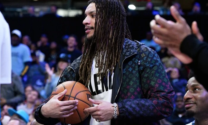 NBA star and former goalkeeper Zorya in the picture
