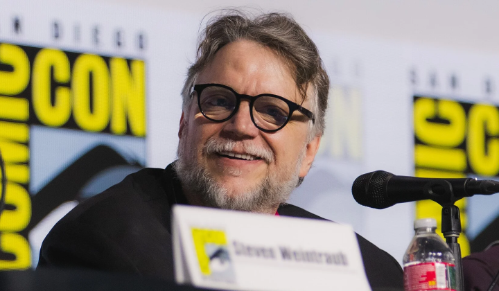 Guillermo del Toro plays Angry Birds