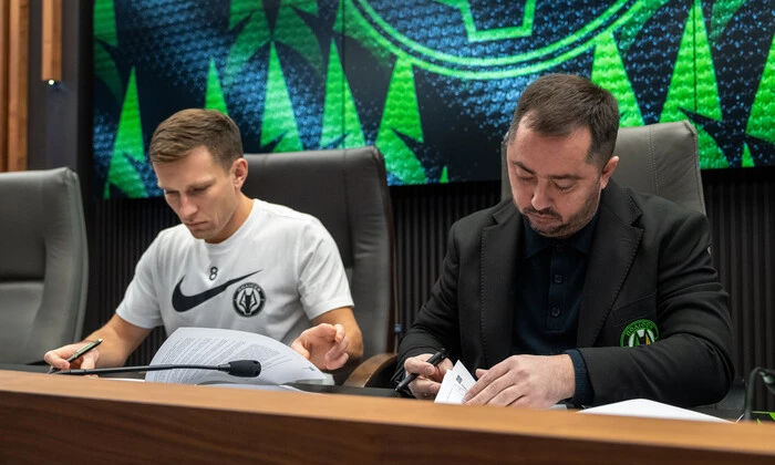 Football players signed new contracts
